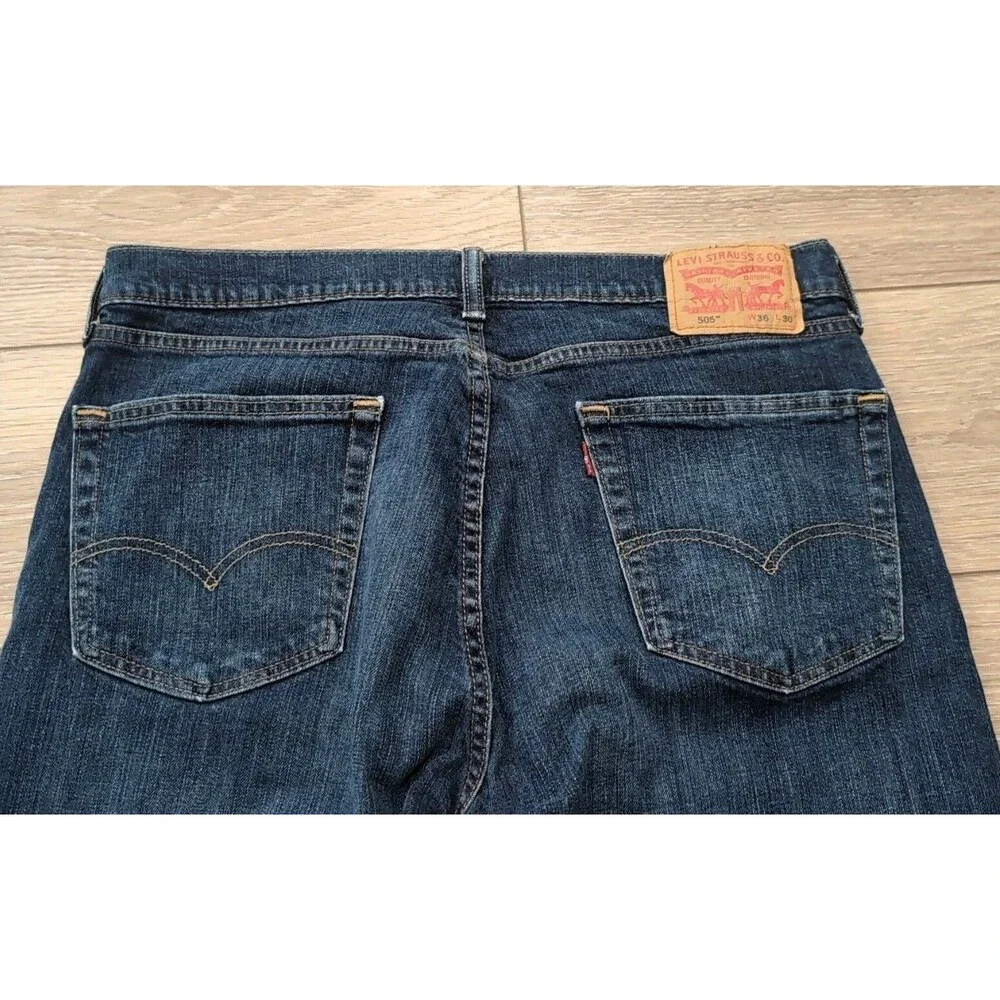 LEVI'S 505 MENS DENIM BLUE JEANS SIZE 36X30 STRAIGHT REGULAR FIT MEDIUM WASH EUC